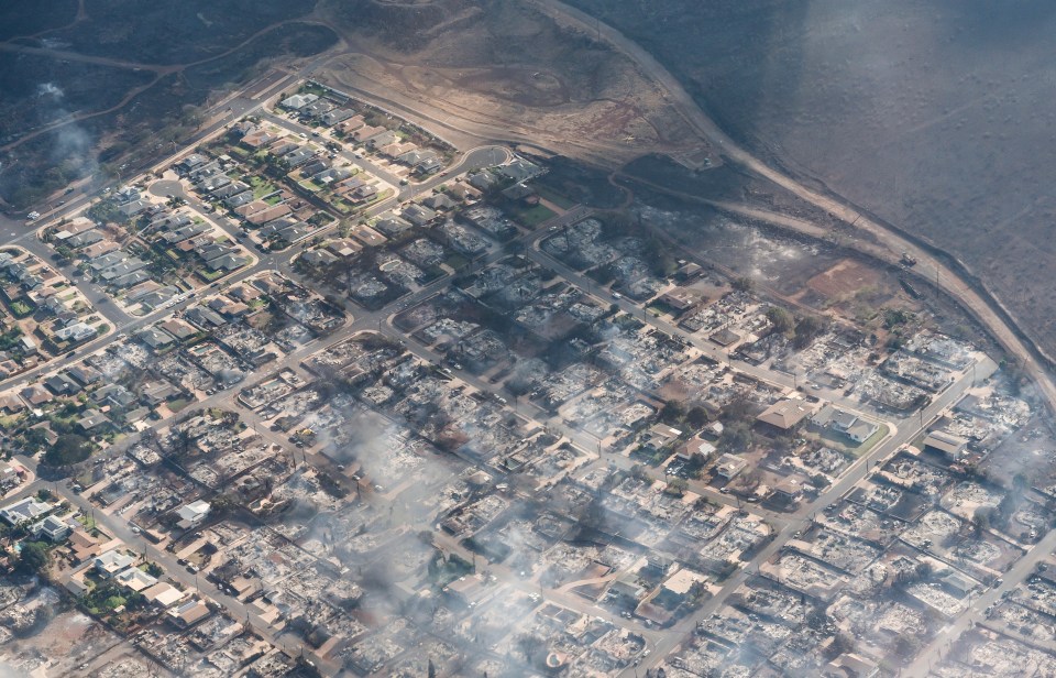 Chùm ảnh biển lửa tại 'thiên đường' Hawaii: 270 tòa nhà bị thiêu rụi, khung cảnh như tận thế bao trùm cả hòn đảo