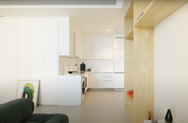 Căn nhà 47m2 nhưng sắp xếp quá khéo: Màu sắc rất quan trọng để nới rộng không gian - Ảnh 2.