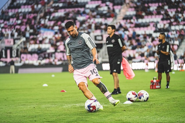 Messi ghi b&agrave;n trận thứ 5 li&ecirc;n tiếp, đưa Inter Miami tiến gần tới chức v&ocirc; địch - Ảnh 1.