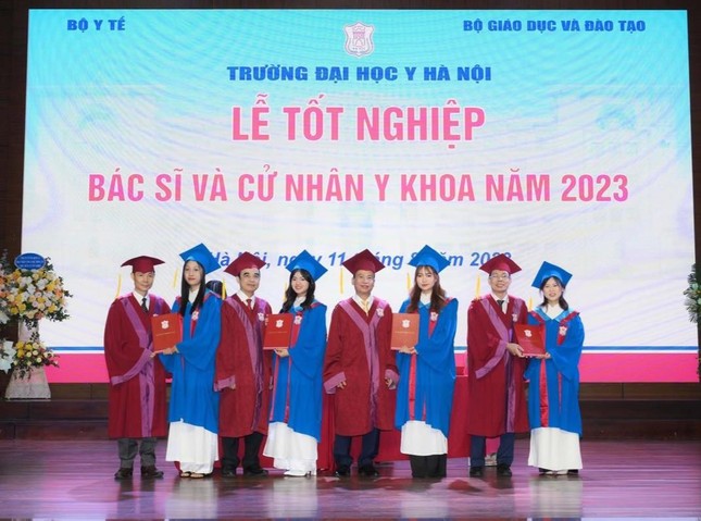 Khóa tuyển sinh có điểm chuẩn cao nhất lịch sử Trường ĐH Y Hà Nội tốt nghiệp - Ảnh 1.