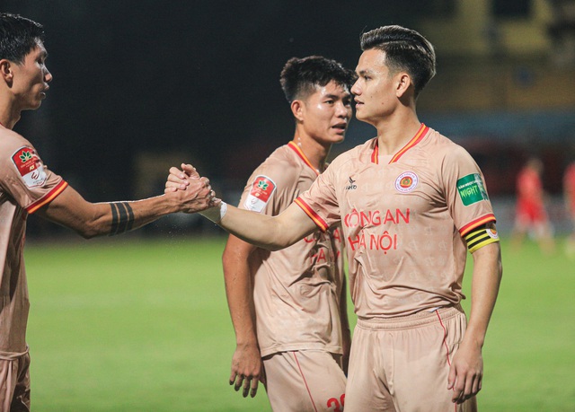 Hoàng Đức buồn bã, bật khóc khi Viettel thua CAHN, đánh rơi chức vô địch V.League 2023 - Ảnh 9.