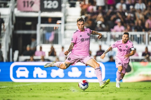 Messi ghi b&agrave;n trận thứ 5 li&ecirc;n tiếp, đưa Inter Miami tiến gần tới chức v&ocirc; địch - Ảnh 4.