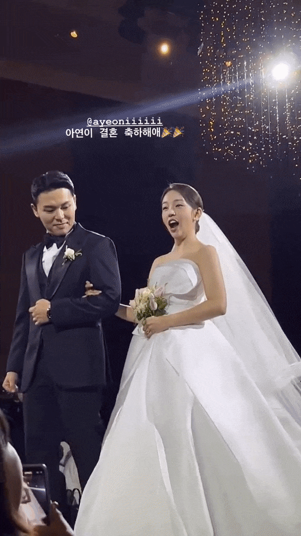 Đám cưới nữ ca sĩ nhà JYP: Wonder Girls hội ngộ 2PM - 2AM, cô dâu hát bài hit gây sốt - Ảnh 3.