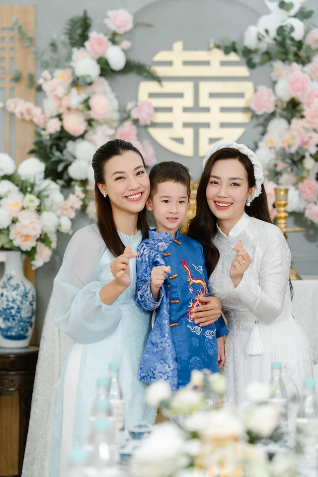 Dàn khách mời nổi tiếng tại đám cưới em gái MC Hoàng Oanh: Nhã Phương rạng rỡ, 1 nhân vật gây chú ý - Ảnh 8.