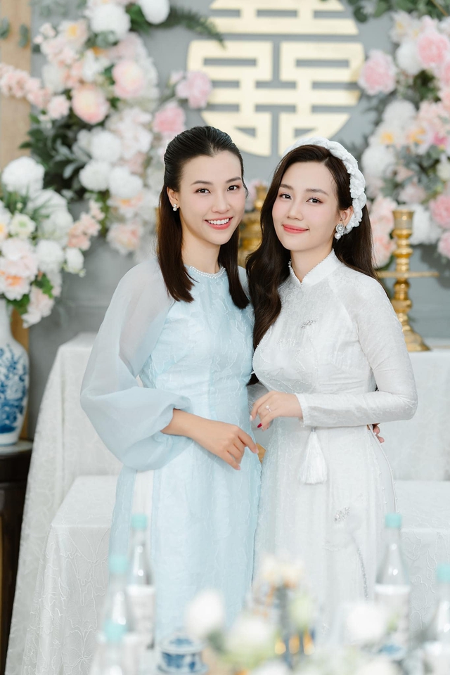 Dàn khách mời nổi tiếng tại đám cưới em gái MC Hoàng Oanh: Nhã Phương rạng rỡ, 1 nhân vật gây chú ý - Ảnh 7.