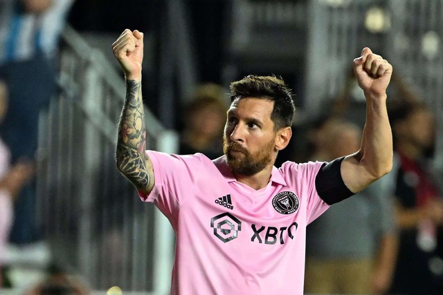 Sức h&uacute;t của Messi tại đội b&oacute;ng mới: Gi&aacute; v&eacute; tăng 28 lần vẫn hết sạch sau 8 ph&uacute;t - Ảnh 1.