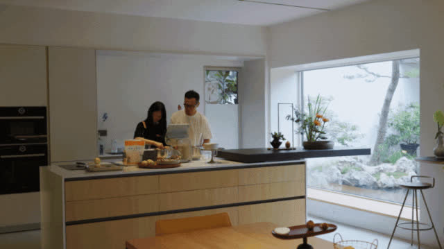 Chi hơn 20 tỷ đồng chỉ để xây sân vườn trong ngôi nhà 450m2: Tưởng đắt mà thành quả gây bất ngờ, quanh năm không cần bật điều hòa - Ảnh 7. Chi hơn 20 tỷ đồng chỉ để xây sân vườn trong ngôi nhà 450m2: Tưởng đắt mà thành quả gây bất ngờ, quanh năm không cần bật điều hòa - Ảnh 7.