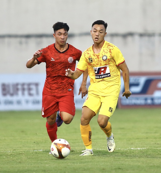 Sau bàn mở tỉ số, tiền vệ Nguyễn Trọng Hùng chắp tay tưởng nhớ 3 thành viên CLB HAGL - Ảnh 10.