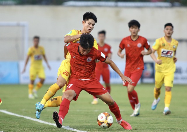 Sau bàn mở tỉ số, tiền vệ Nguyễn Trọng Hùng chắp tay tưởng nhớ 3 thành viên CLB HAGL - Ảnh 4.