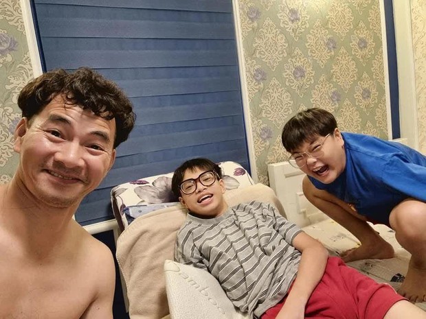 Bị bố bắt gặp ngủ gật khi đang học b&agrave;i, Bi B&eacute;o nh&agrave; Xu&acirc;n Bắc chối bằng l&yacute; do ai nghe xong cũng cười - Ảnh 6.