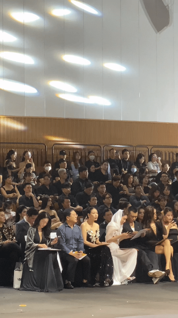 BTC lên tiếng về hình ảnh Thùy Tiên bấm di động khi chấm thi: BGK có phần mềm chấm điểm ở điện thoại - Ảnh 3.
