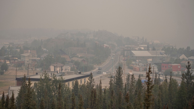 Cháy rừng ở Canada: Toàn bộ 20.000 cư dân thành phố Yellowknife sơ tán - Ảnh 2.