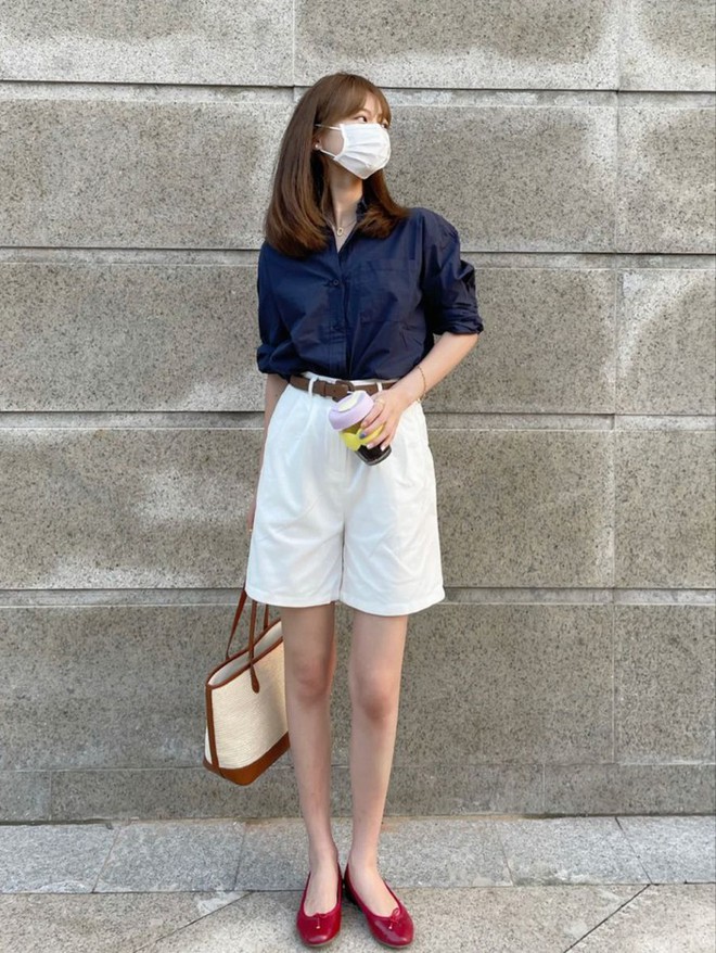 8 c&aacute;ch phối &aacute;o sơ mi dễ ứng dụng nhất cho n&agrave;ng c&ocirc;ng sở diện thu - Ảnh 1.