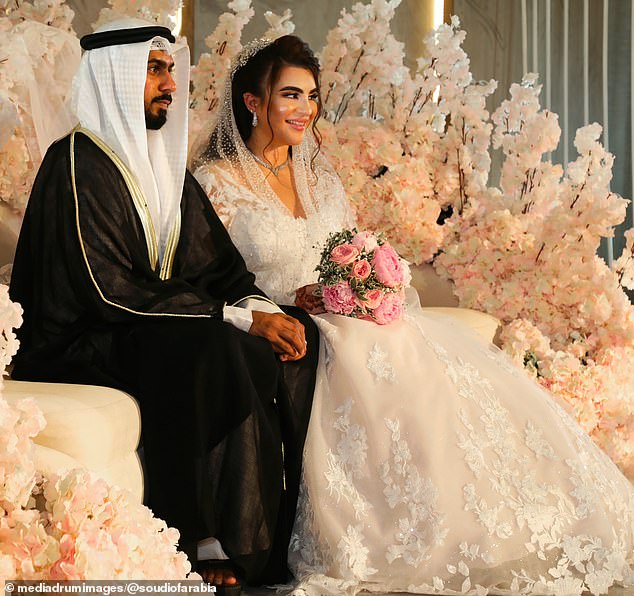 Vợ triệu phú Dubai tiết lộ loạt quy tắc hôn nhân - Ảnh 1.