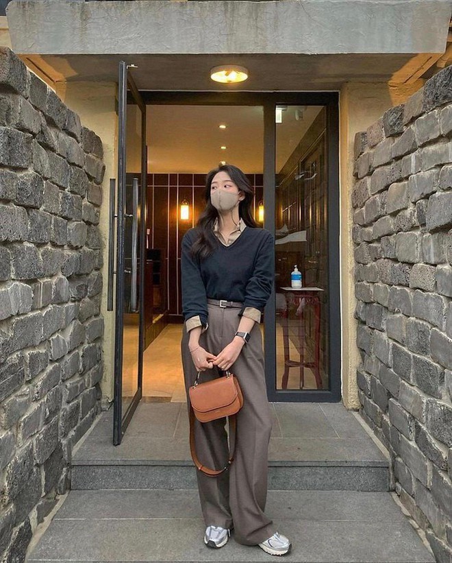 8 c&aacute;ch phối &aacute;o sơ mi dễ ứng dụng nhất cho n&agrave;ng c&ocirc;ng sở diện thu - Ảnh 6.