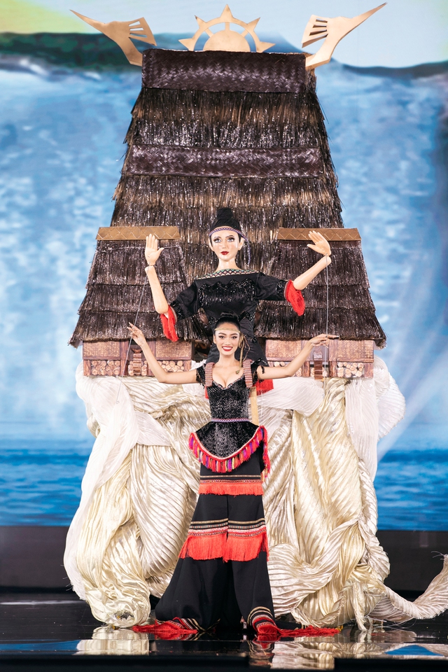 Mãn nhãn đêm thi Trang phục dân tộc Miss Grand Vietnam: Thiên Ân diễn xuất thần, loạt thiết kế ấn tượng đến bất ngờ - Ảnh 18.