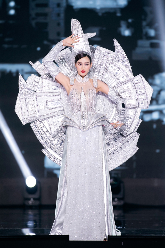 Mãn nhãn đêm thi Trang phục dân tộc Miss Grand Vietnam: Thiên Ân diễn xuất thần, loạt thiết kế ấn tượng đến bất ngờ - Ảnh 8.