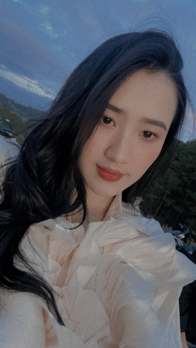 Ảnh đời thực quyến rũ của c&ocirc; n&agrave;ng tiểu tam phim L&agrave;ng trong phố - Ảnh 14.