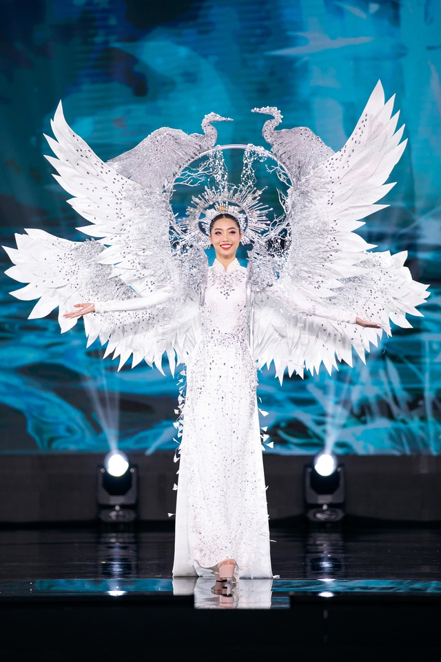 Mãn nhãn đêm thi Trang phục dân tộc Miss Grand Vietnam: Thiên Ân diễn xuất thần, loạt thiết kế ấn tượng đến bất ngờ - Ảnh 16.