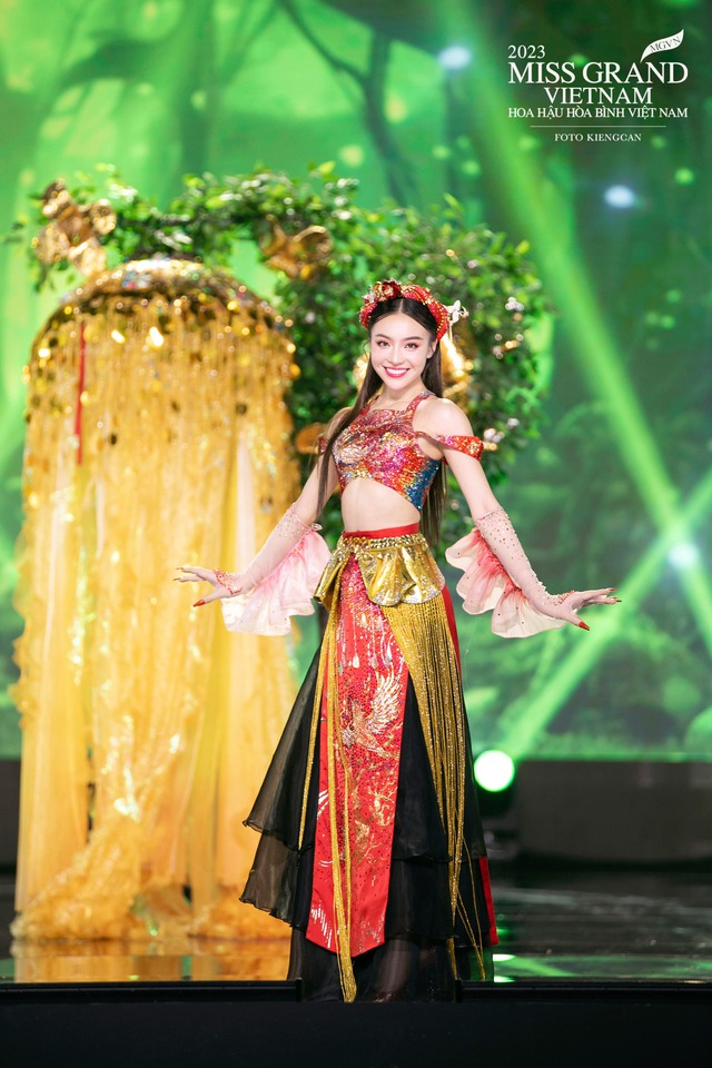Cô gái gây sốt khi hóa nàng Tấm trong đêm thi Trang phục Văn hoá dân tộc Miss Grand Vietnam 2023 là ai? - Ảnh 2.