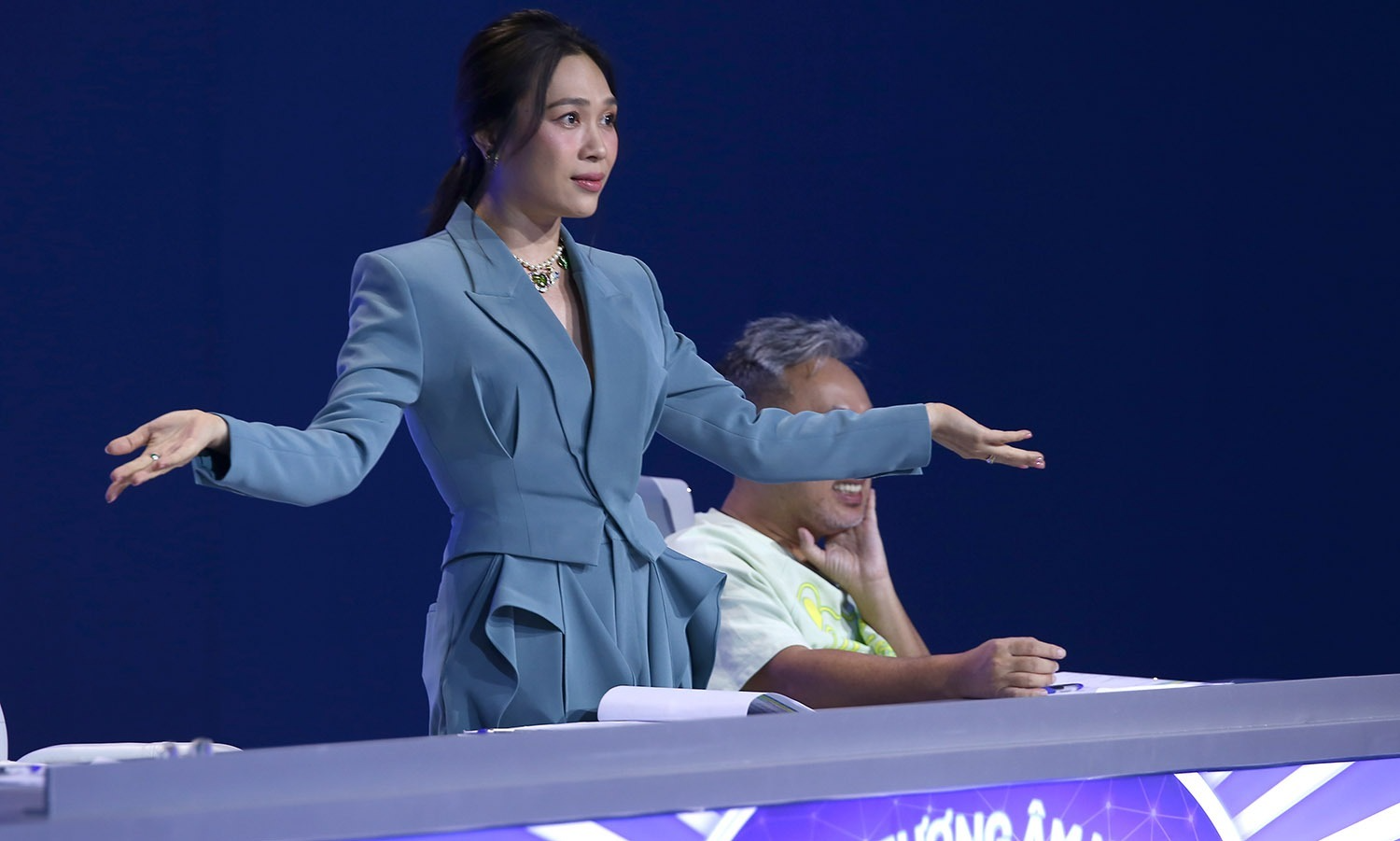 Mỹ Tâm tại Vietnam Idol 2023: Mãn nhãn từ nhan sắc tuổi 42 đến phong cách thời trang qua mỗi tập - Ảnh 6.