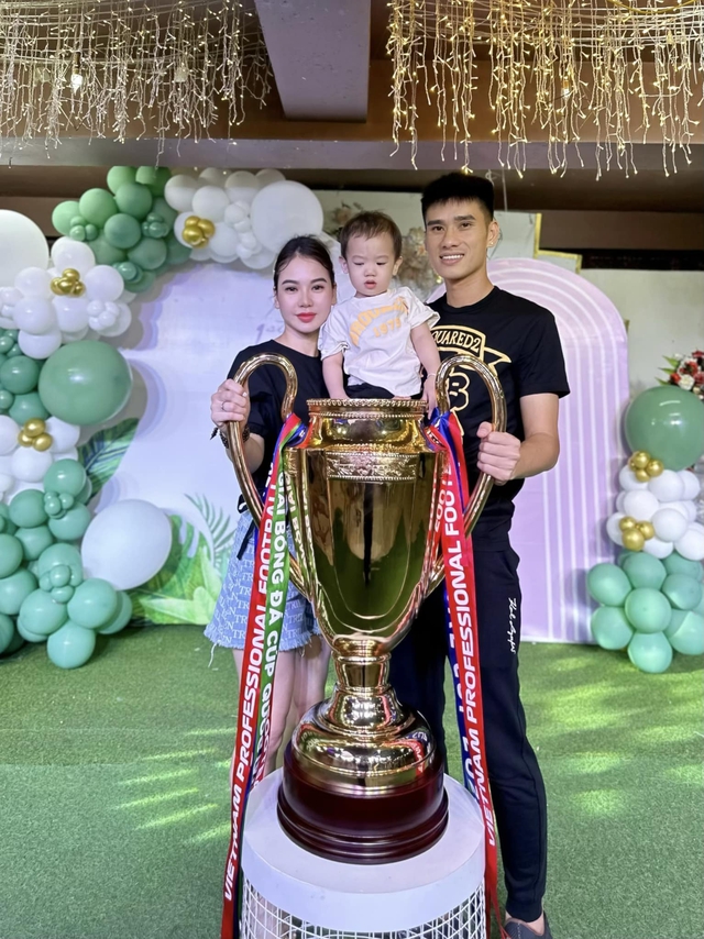 Dàn WAGs đọ sắc trong ngày CLB Thanh Hoá nâng cúp vô địch Cup quốc gia 2023 - Ảnh 7.