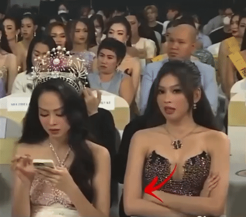 Á hậu Ngọc Thảo được netizen khen ngợi vì 1 hành động tinh tế với Hoa hậu Thanh Thuỷ - Ảnh 3.