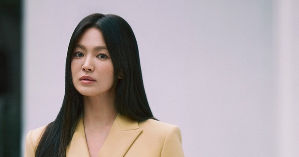 Song Hye Kyo cuốn hút với phong cách quý cô thanh lịch trong bộ ảnh thời trang mới - Ảnh 1.
