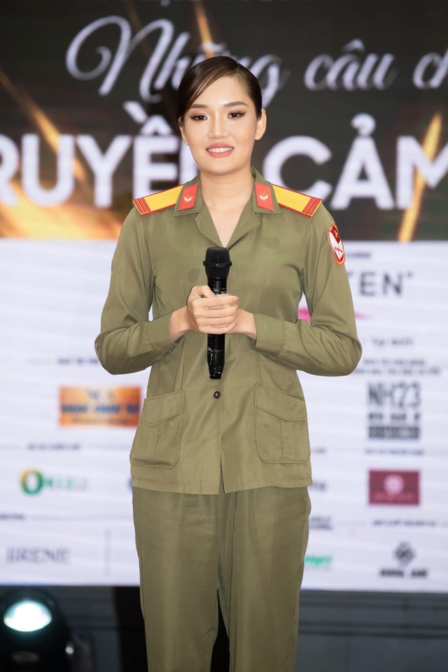 Độc lạ thí sinh Miss Grand Vietnam 2023: Giấu trang phục kín như bưng suốt 10 phút trên sân khấu - Ảnh 8.