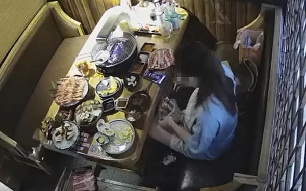 Cô gái đi ăn nhà hàng nào cũng đòi miễn phí, camera vạch trần chiêu trò tinh vi, chủ quán lập tức gọi cảnh sát - Ảnh 4.