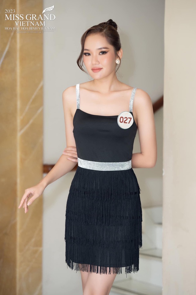 Độc lạ thí sinh Miss Grand Vietnam 2023: Giấu trang phục kín như bưng suốt 10 phút trên sân khấu - Ảnh 7.