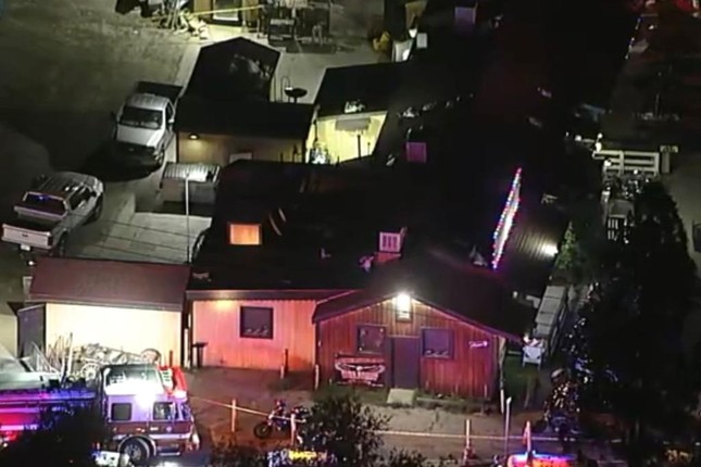 Mỹ: Cãi nhau với vợ, người đàn ông xả súng trong quán bar ở quận Cam khiến 10 người thương vong - Ảnh 2.