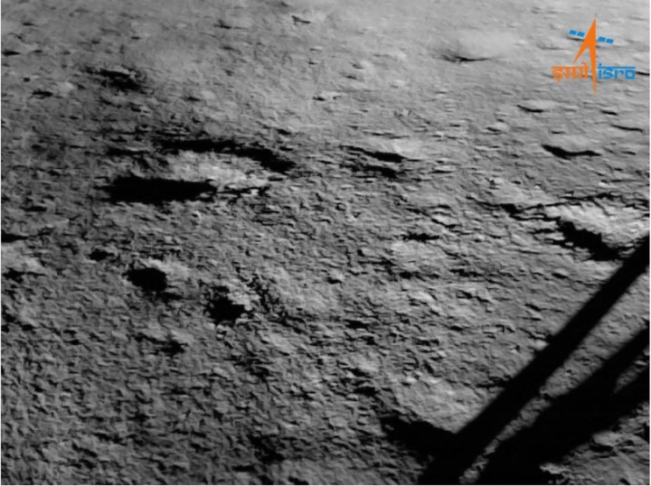 Bức ảnh đầu tiên về Mặt trăng từ tàu vũ trụ Ấn Độ