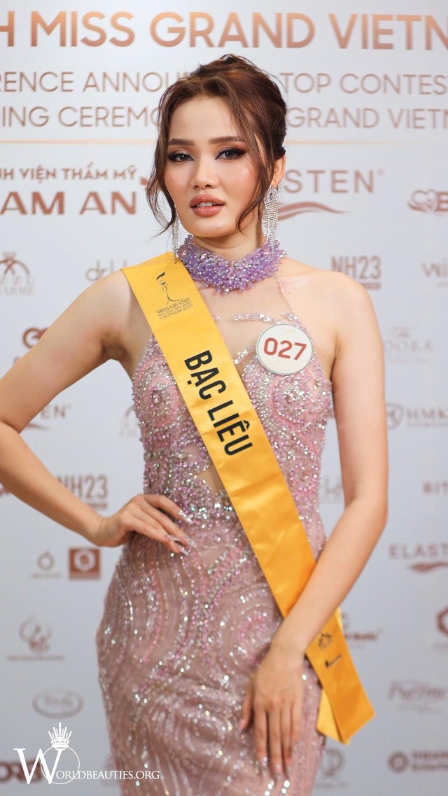 Độc lạ thí sinh Miss Grand Vietnam 2023: Giấu trang phục kín như bưng suốt 10 phút trên sân khấu - Ảnh 6.