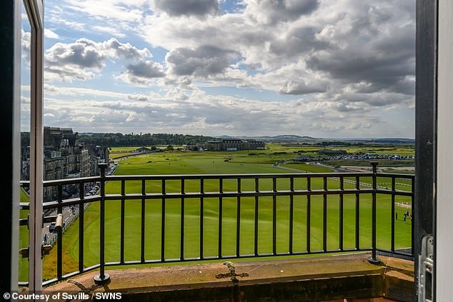 Căn hộ 2 phòng ngủ giá 70 tỷ view sân golf đỉnh cao, đưa ra yêu cầu kỳ quặc mà ầm ầm khách hỏi mua - Ảnh 1.