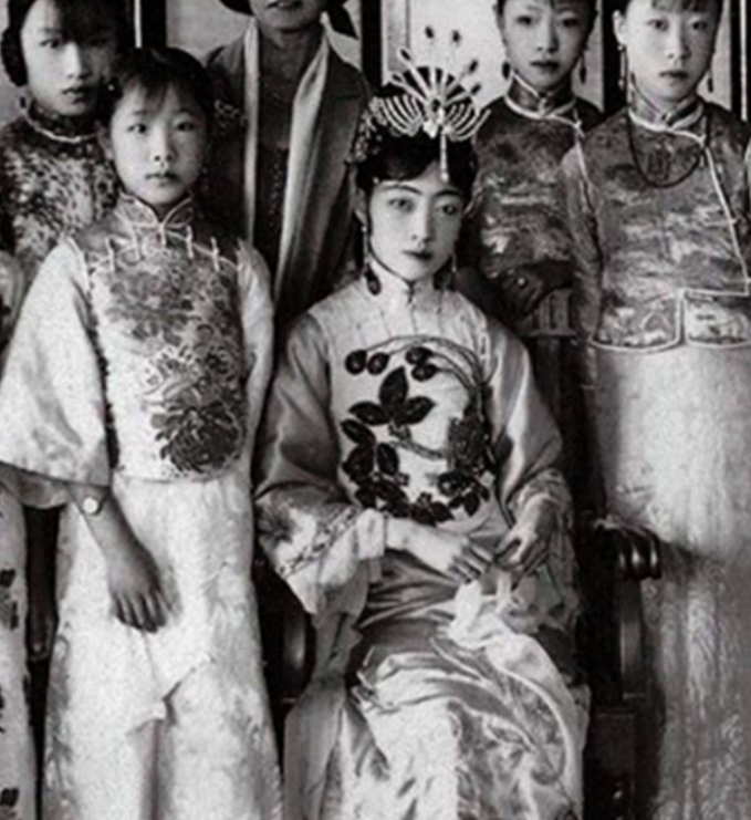 Số phận bi thảm của vị Hoàng hậu cuối cùng trong lịch sử Trung Quốc: Bị Hoàng đế xa lánh, những giây phút cuối đời bà phải ngồi tù.