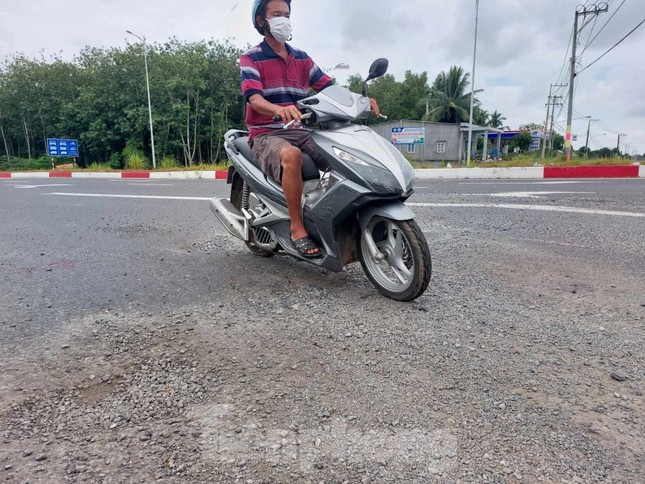 Cầu đường nghìn tỷ nối Bình Dương, Tây Ninh thông xe chưa lâu đã xuống cấp - Ảnh 12.