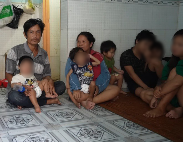Vợ chồng độc nhất Sài Gòn sinh 12 con lại thông báo có “tin vui, cuộc sống sau 1 năm giờ ra sao? - Ảnh 1.