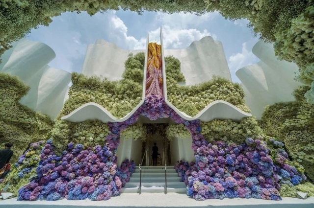 Choáng ngợp trước đám tang xa xỉ của tài phiệt siêu giàu Thái Lan: Phủ kín hoa tươi như khu vườn thiên đàng - Ảnh 9.
