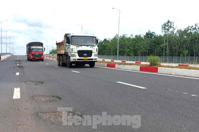 Cầu đường nghìn tỷ nối Bình Dương, Tây Ninh thông xe chưa lâu đã xuống cấp - Ảnh 7.