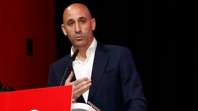 Bảo vệ chủ tịch cưỡng hôn, LĐBĐ Tây Ban Nha dọa rút khỏi UEFA - Ảnh 2.