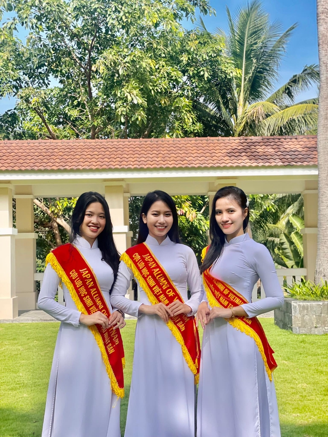 Ảnh hiếm thời đi học của top 3 Miss Grand Việt Nam: Ai cũng xinh đẹp, nhan sắc Á hậu 1 gây chú ý! - Ảnh 14.