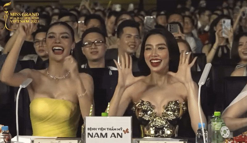 Hoa hậu Thuỳ Tiên cùng dàn người đẹp quẩy quên hình tượng, nhún nhảy hò reo cực sung khi xem HIEUTHUHAI biểu diễn - Ảnh 5.