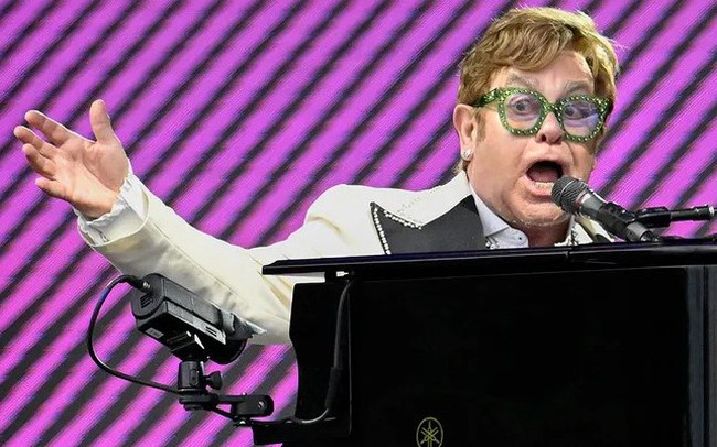 Elton John nhập viện sau cú ngã tại nhà riêng - Ảnh 1.