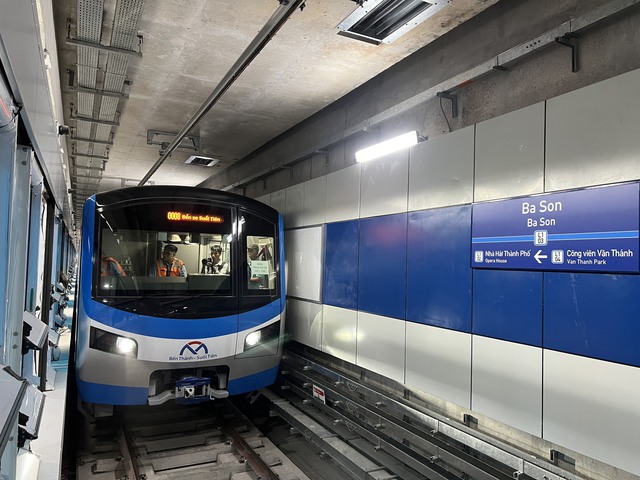 Tàu Metro số 1 TP.HCM lần đầu chạy thử toàn tuyến từ Bến Thành đến Suối Tiên - Ảnh 2.