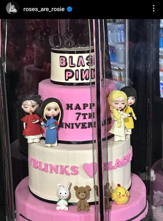 Jennie BLACKPINK đăng story mừng sinh nhật Jisoo dân tình chỉ dán mắt  vào mặt mộc cực phẩm lấp ló của cô nàng