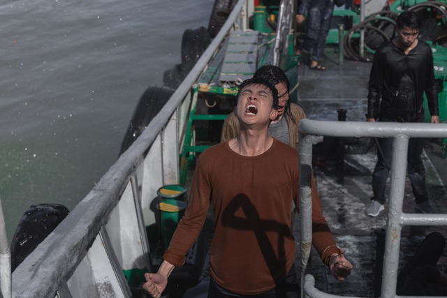 Kiều Minh Tuấn đánh đấm quá ngầu ở trailer phim mới, khán giả ngỡ ngàng với cảnh song đấu trên thuyền - Ảnh 6.