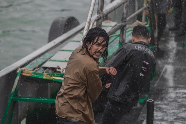 Kiều Minh Tuấn đánh đấm quá ngầu ở trailer phim mới, khán giả ngỡ ngàng với cảnh song đấu trên thuyền - Ảnh 5.