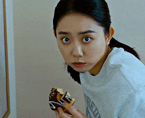 Sao nữ bị chê bai nhan sắc nhiều nhất hiện tại: Kém xinh lại thêm vóc dáng nhỏ con chẳng hợp vai? - Ảnh 4.