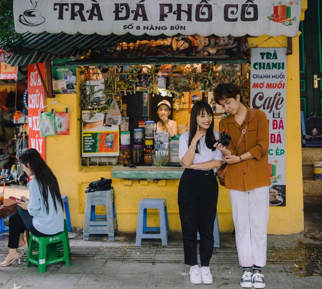 Những góc trà đá bình dị, chụp ảnh đẹp triệu view ở Hà Nội thu hút giới trẻ - Ảnh 2.